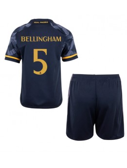 Otroški Nogometna dresi replika Real Madrid Jude Bellingham #5 Gostujoči 2023-24 Kratek rokav (+ hlače)